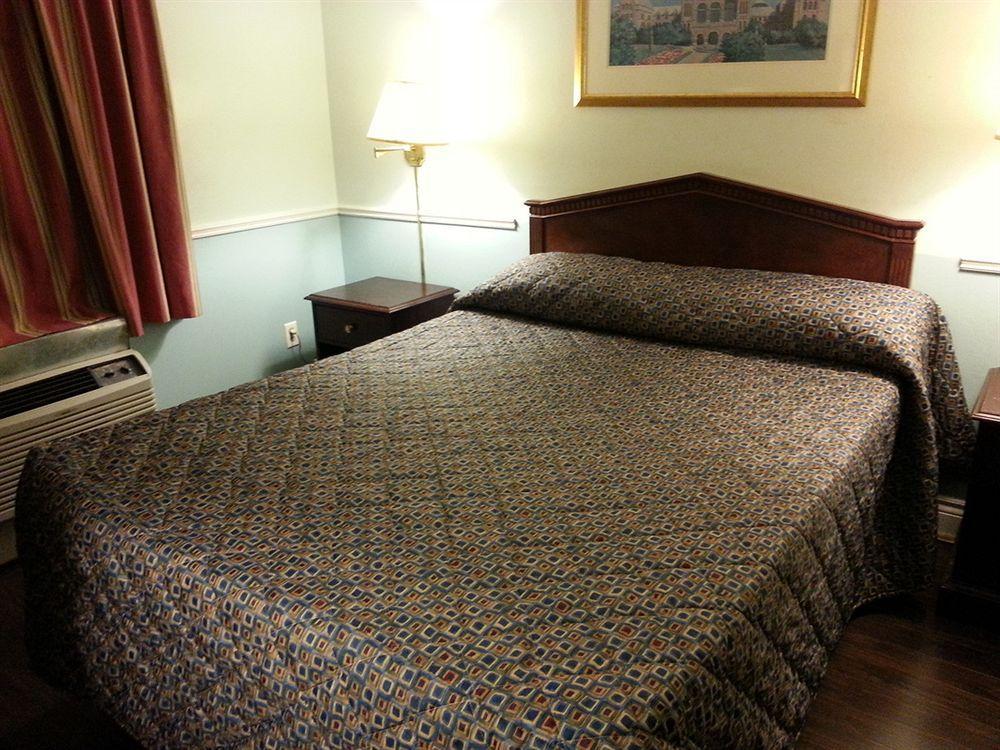 Queensway Motel トロント エクステリア 写真
