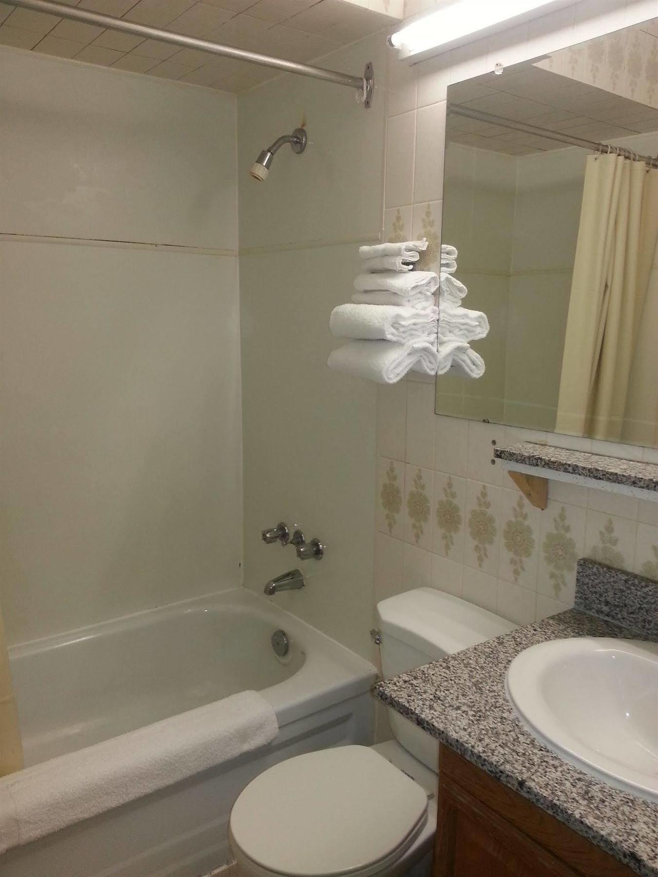 Queensway Motel トロント エクステリア 写真